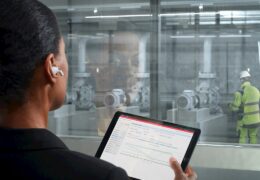 La aplicación ABB AbilityTM SmartTracker facilita la monitorización del SAI